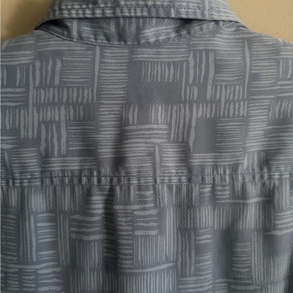 Tommy Bahama Light Blue 75% silk pattered button up beach shirt size medium - Picture 10 of 14